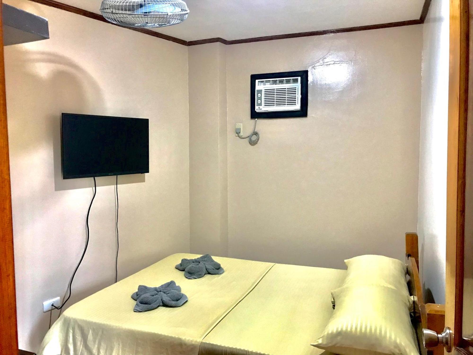 Badladz Staycation Condos Пуэрто-Галера Экстерьер фото